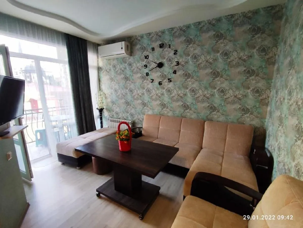 Квартира У Приморского Парка Batumi