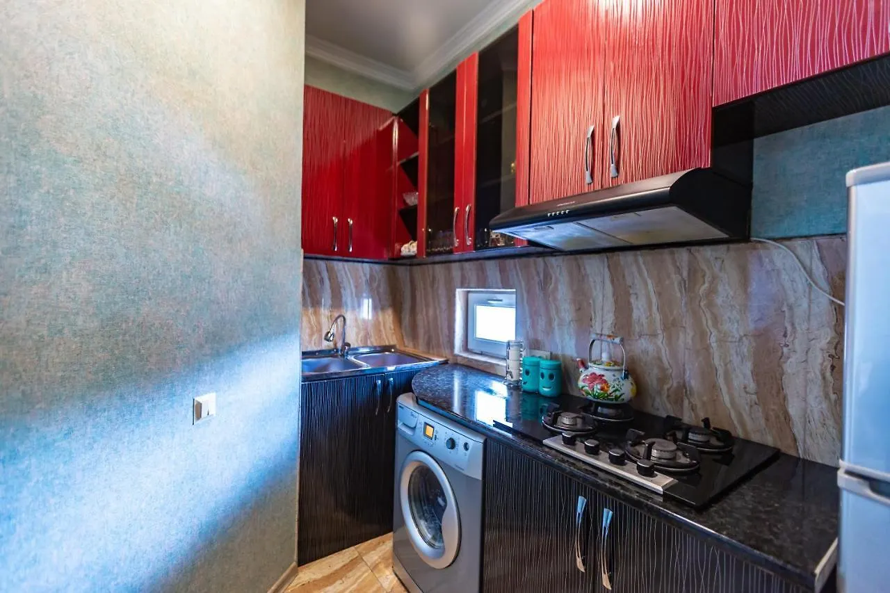 Квартира У Приморского Парка Batumi Apartment