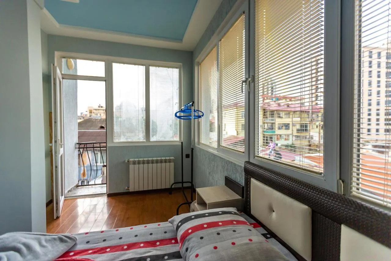 Квартира У Приморского Парка Batumi Apartment